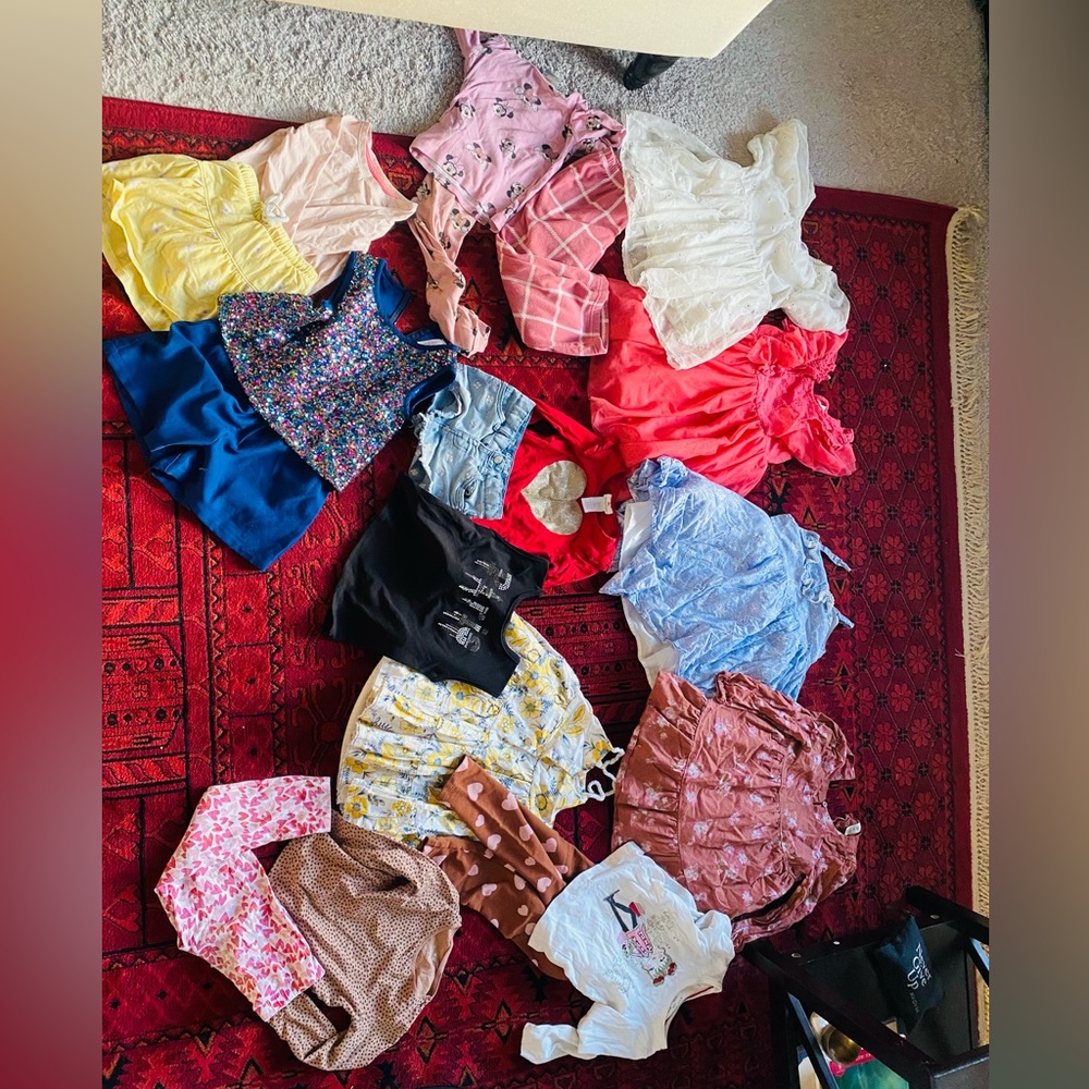 Bundle of 3T to 4T cloths Girls